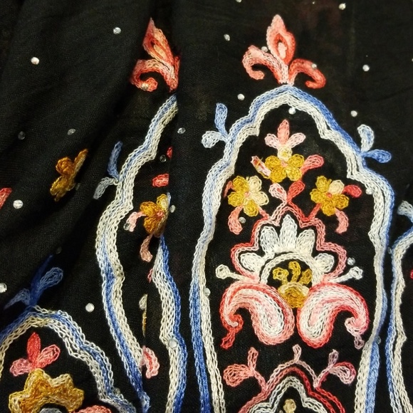Black Kimono with embroidered details - Picture 4 of 4